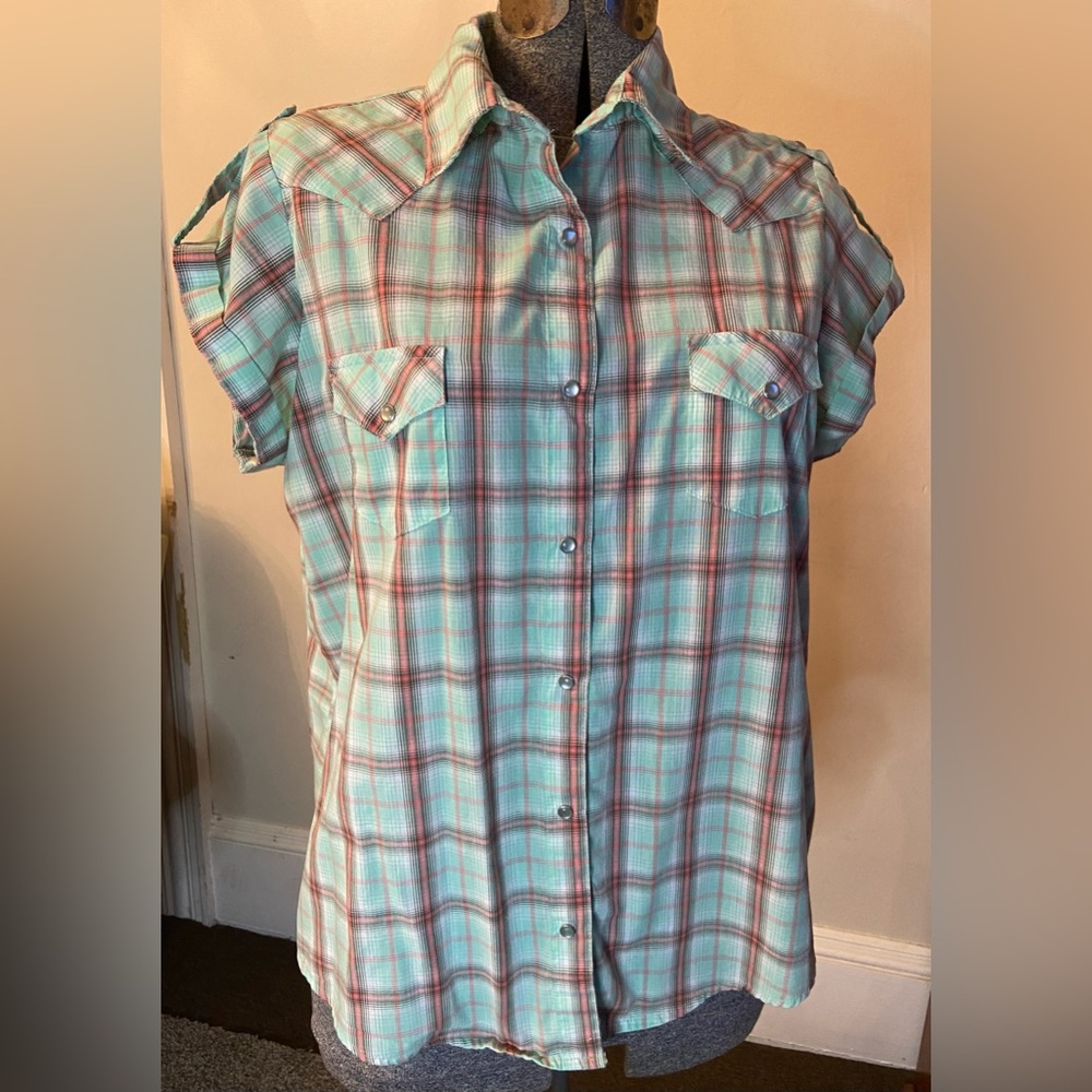 Ladies Wrangler Snap button down short sleeve - Size XL